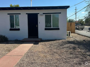 Building Photo - 133 W Birdman Dr