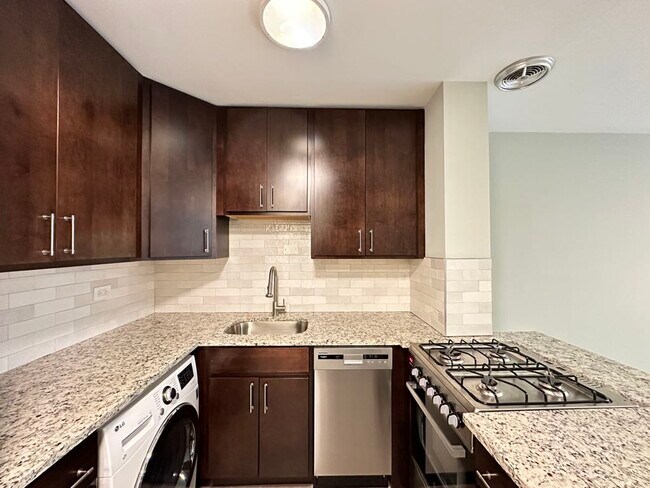 Foto del edificio - 448 W Barry Ave