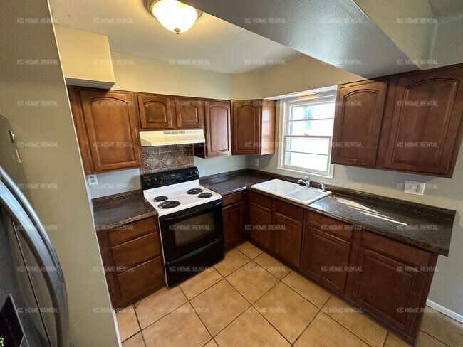 Building Photo - Lovely 3 bed 1 bath home in KCMO!