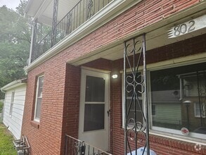 Building Photo - 800-802 E 75th Terrace