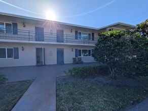 Building Photo - 817 Lighthouse Dr