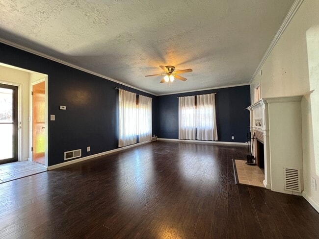 Foto del edificio - 3023 Van Buren Ave