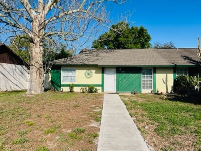 2 Bedroom UCF Duplex - 2 Bedroom UCF Duplex House