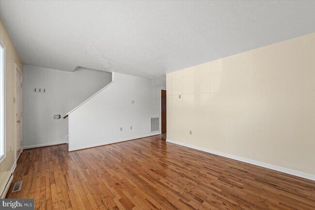 Foto del edificio - 214 Waterford Ln