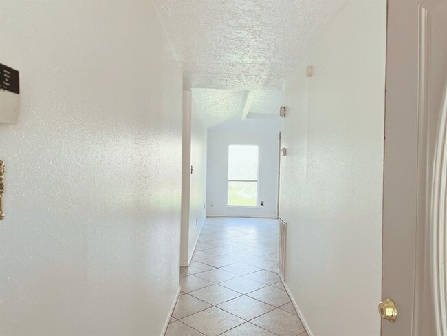Building Photo - 10603 Village Trail Dr