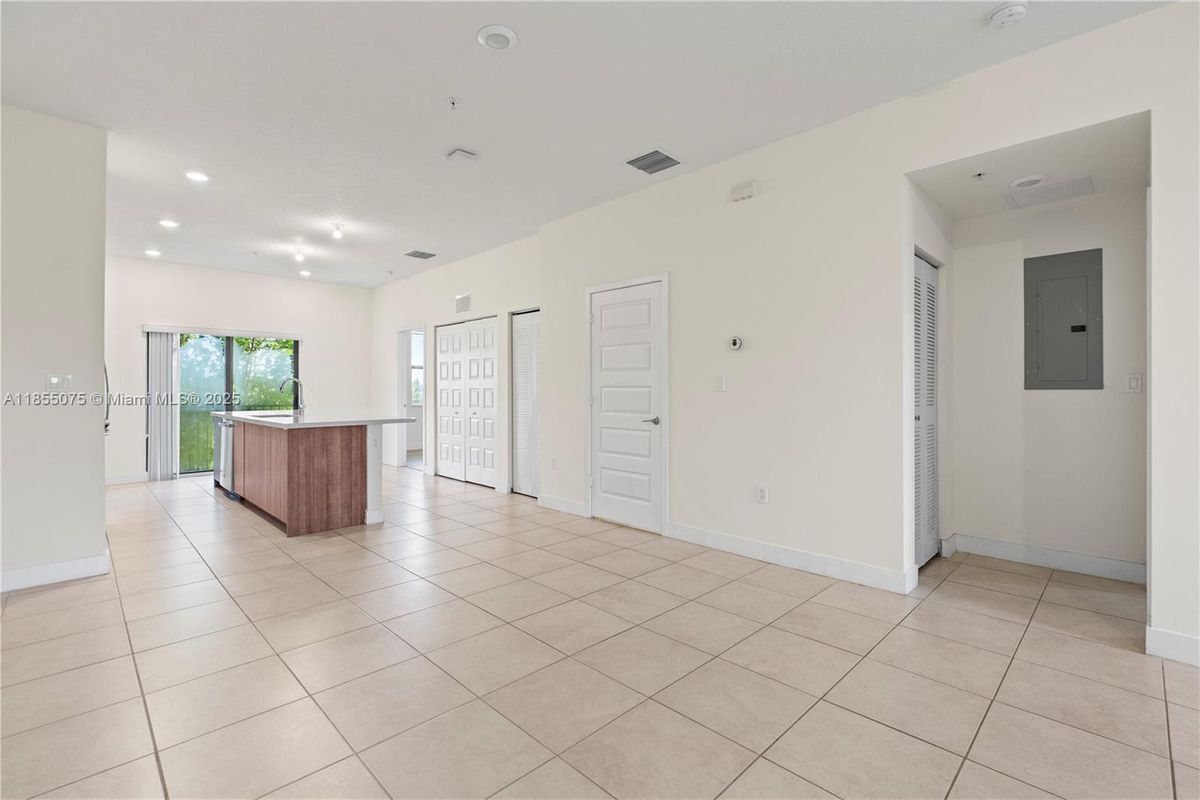 Building Photo - 7831 NW 104th Ave