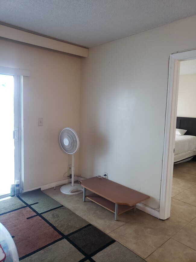 living room - 2900 Banyan St