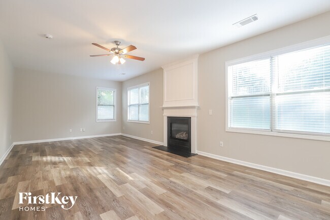 Foto del edificio - 5120 Skylark Creek Ct