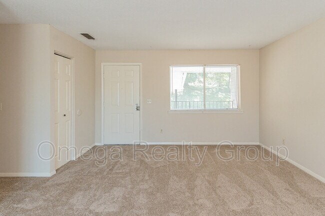 Building Photo - 1701 14th Ave E