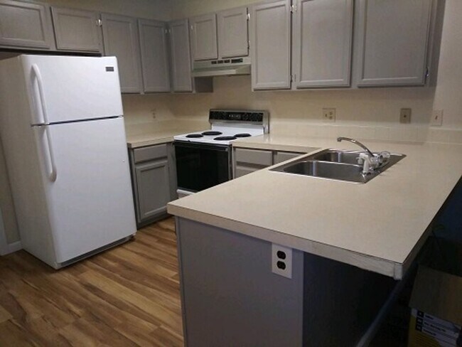 Building Photo - Feel at Home in This Cozy Fort Collins Condo