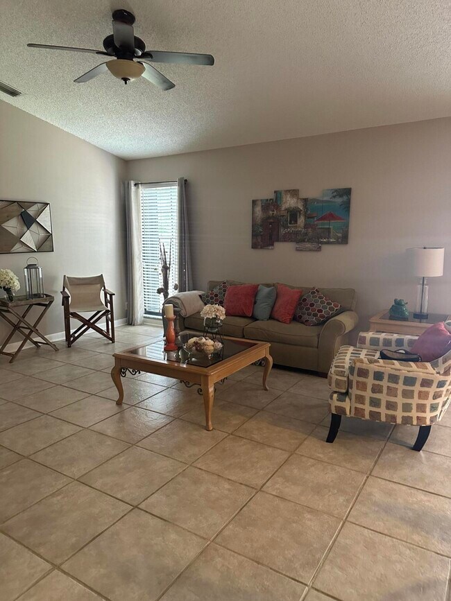 Foto del edificio - 1739 Shoreside Cir