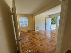 Building Photo - 571 Blumont St