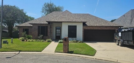 Building Photo - 112 Hampshire St