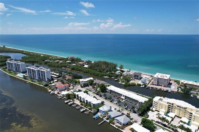 Foto del edificio - 9200 Midnight Pass Rd