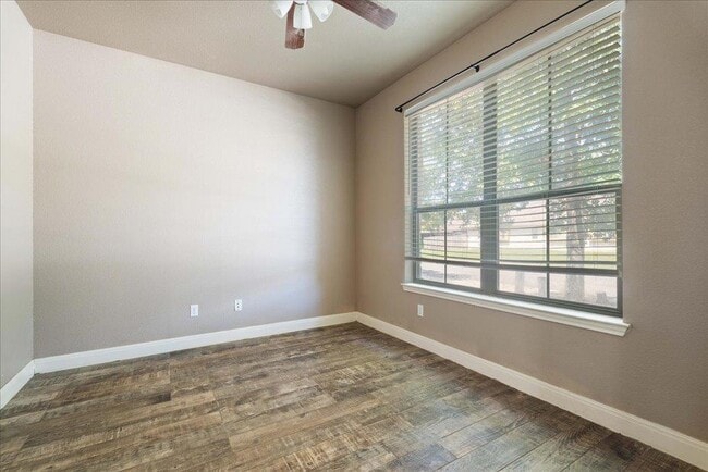 Building Photo - 642 Irvin Dr