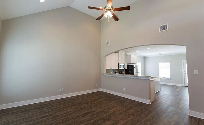 Building Photo - 112 Waverly Dr