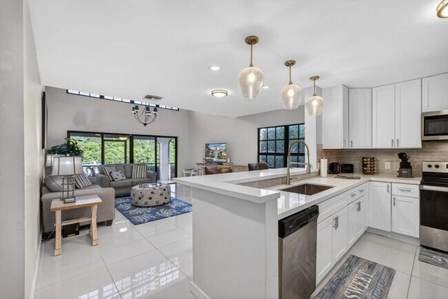 Building Photo - 2320 Treasure Isle Dr