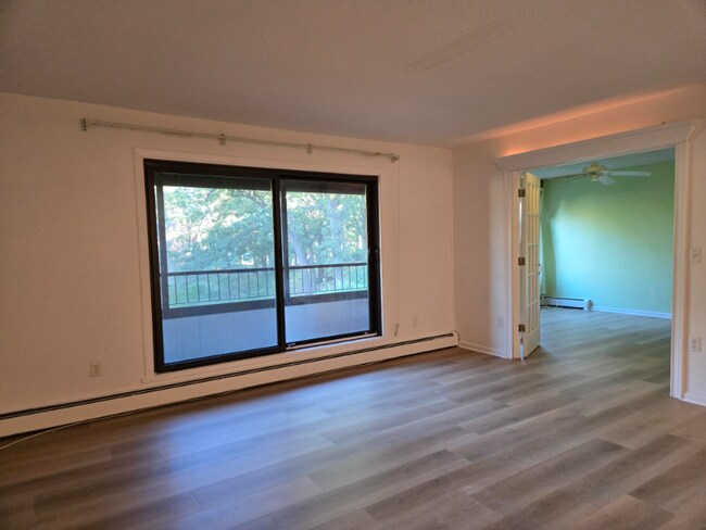 Foto del edificio - 7520 Cahill Rd
