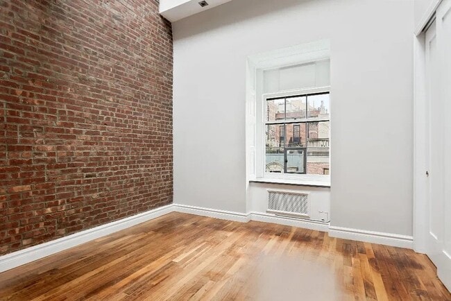 Building Photo - 9 E 75th St