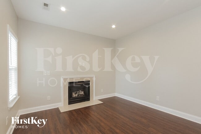 Foto del edificio - 9220 Ducati Ln