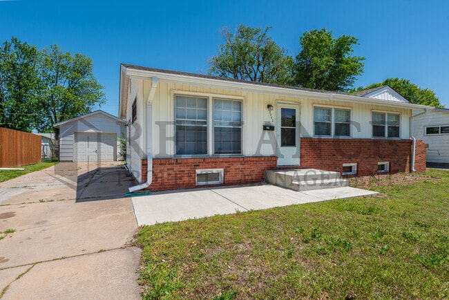 Building Photo - 3052 S Bonn Ave