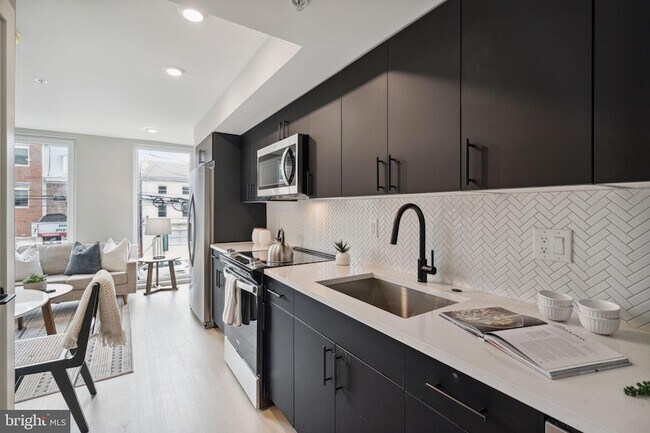Foto del edificio - 6604 Ridge Ave