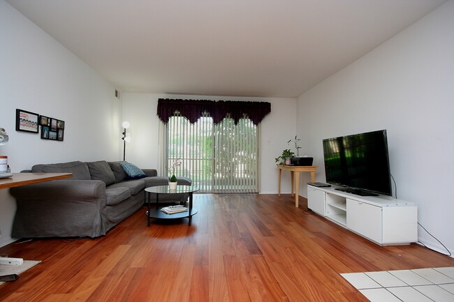 Building Photo - 6143 Knoll Wood Rd