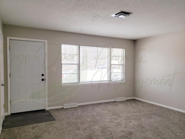 Foto del edificio - 11232 Jackson Ave