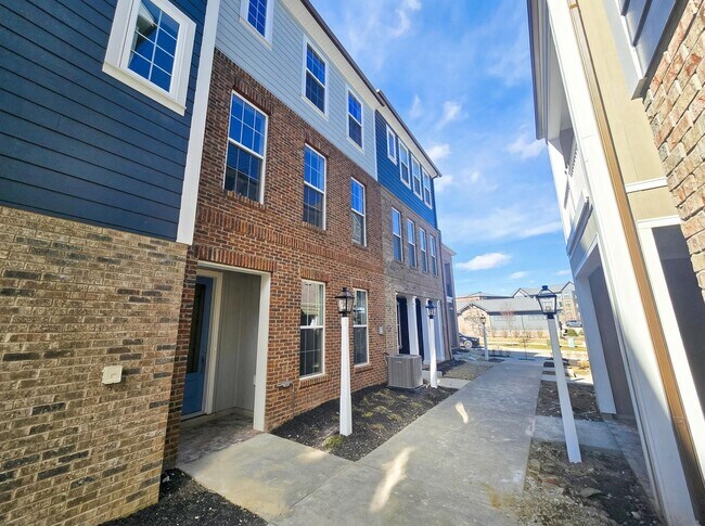 Photo - 305 Frederick Way Townhome