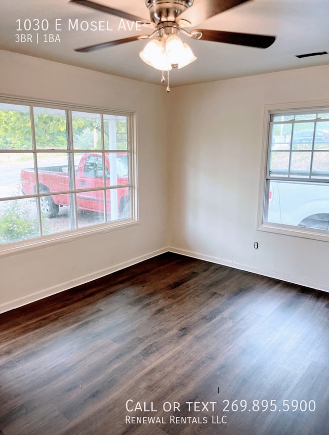 Building Photo - 1030 E Mosel Ave