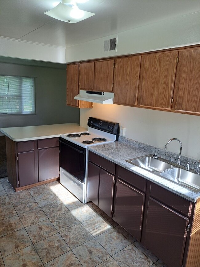 Building Photo - 2 BR House near Parkview Hospital Randallia