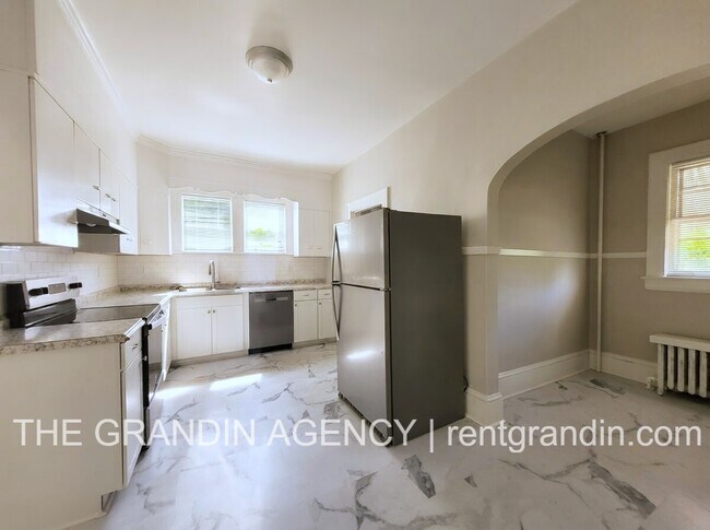 Foto del edificio - 2110 Memorial Ave SW