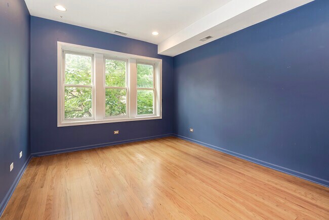 Foto del edificio - 2717 N Sawyer Ave
