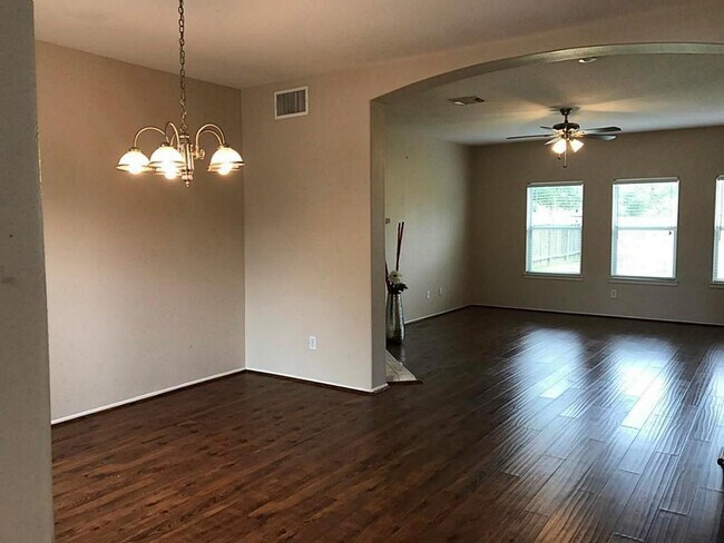 Foto del edificio - 2630 Cypress Springs Dr