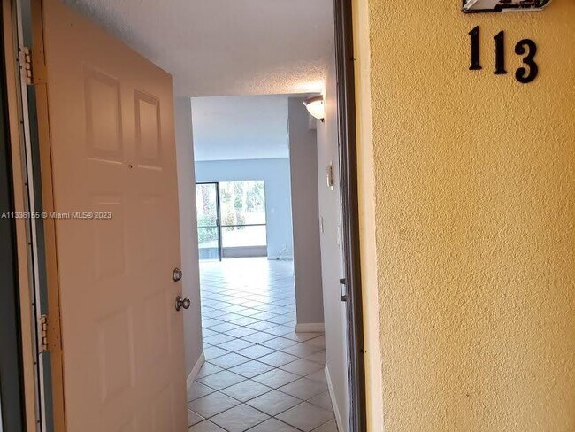 Foto del edificio - 11453 NW 39th Ct