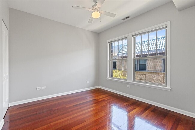 Building Photo - 1360 W Greenleaf Ave