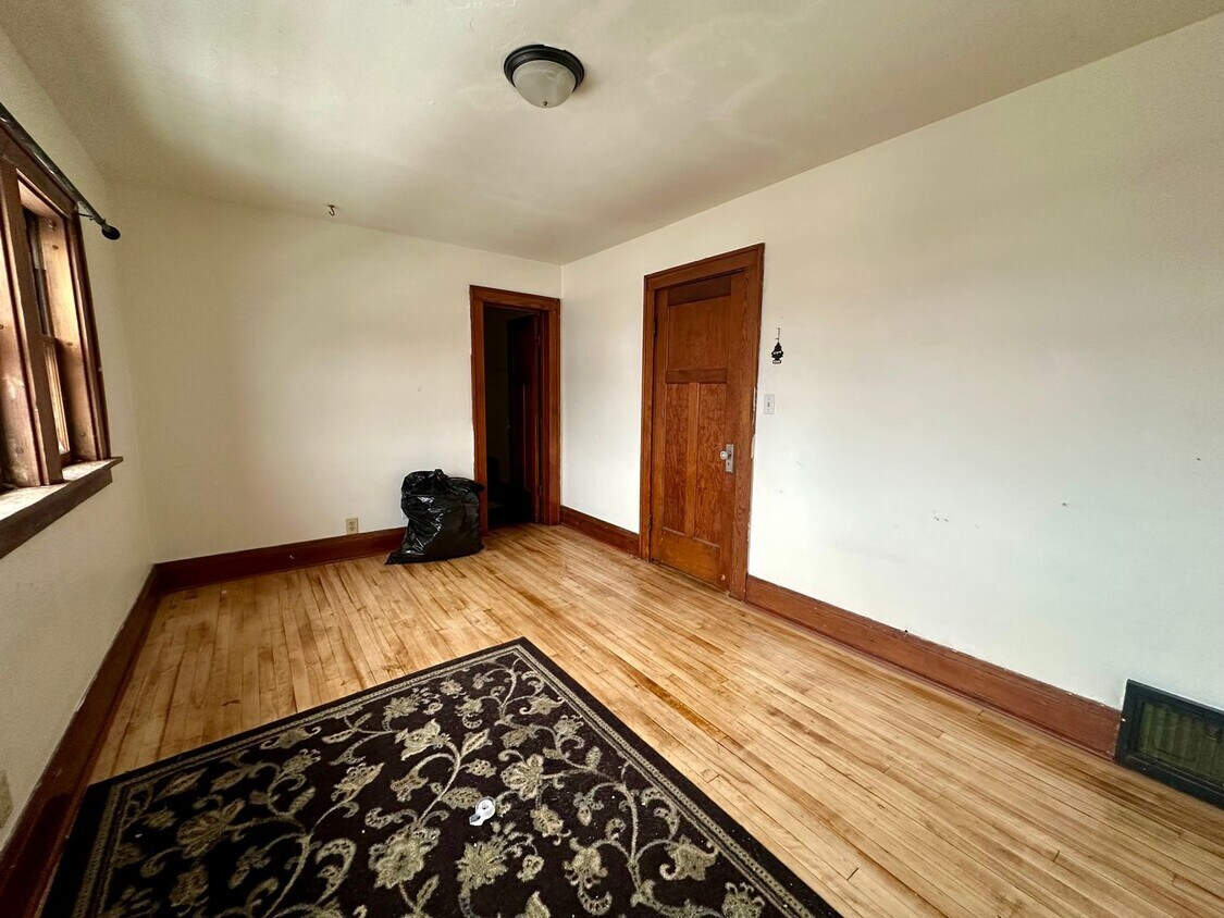 Primary Photo - 733 S 6th Ave