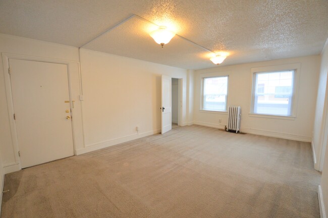Building Photo - 1020 13th St