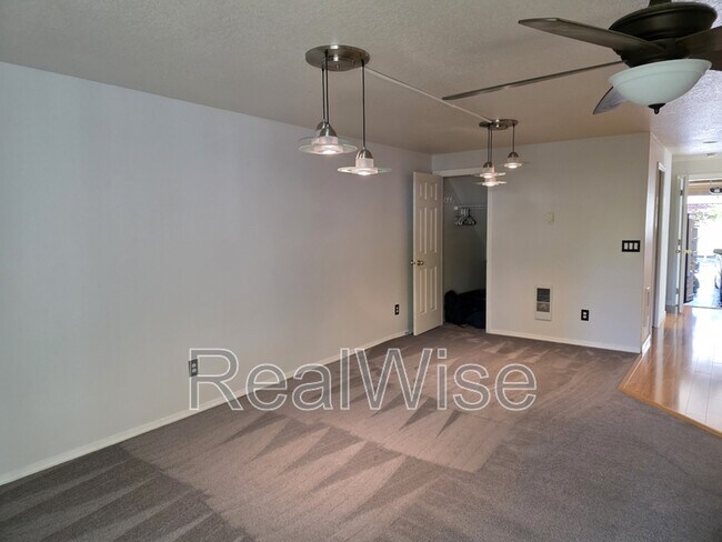 Building Photo - 3109 NE 118th Ave