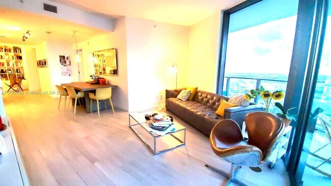 Foto del edificio - 501 NE 31st St