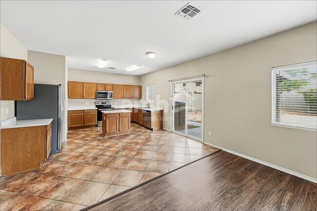 Foto del edificio - 13240 W Watson Ln