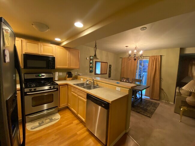 Building Photo - 2443 Hillbrook Cir