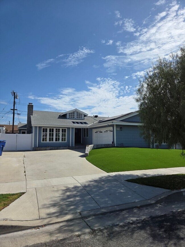 Building Photo - 4 Bedroom 2 baths remodeled home