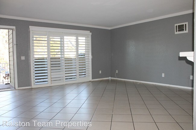 Foto del edificio - 554 Telegraph Canyon Rd