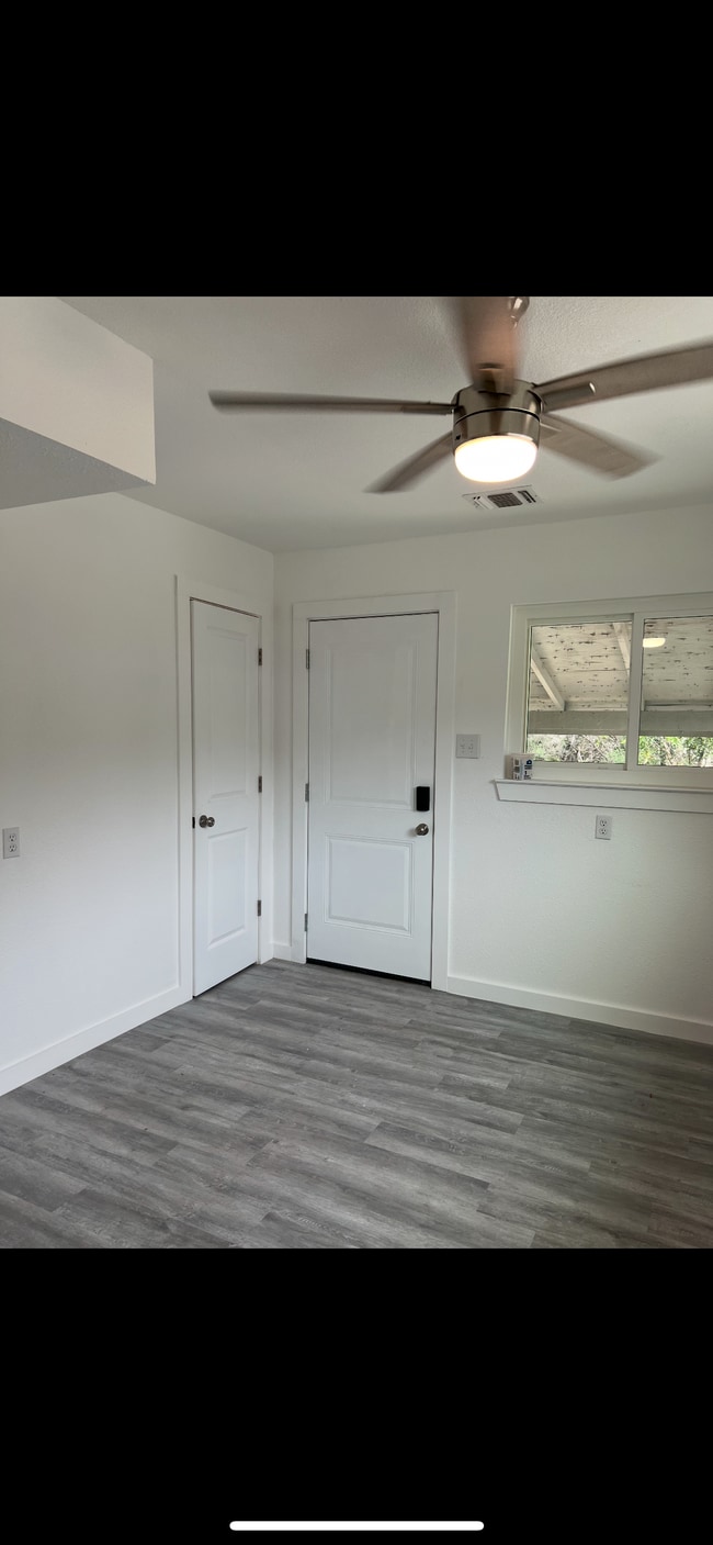 Building Photo - 549 Wheel Horse Cir