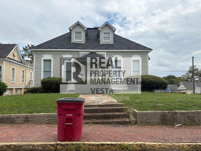 Building Photo - 1055 Walnut St