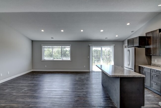 Building Photo - 3 Bedroom Town Home