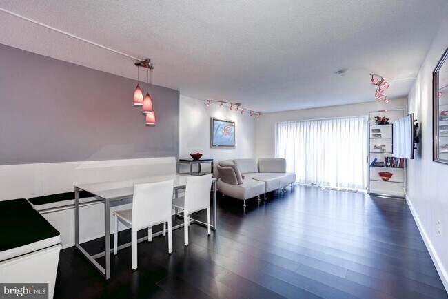 Foto del edificio - 1015 33rd St NW