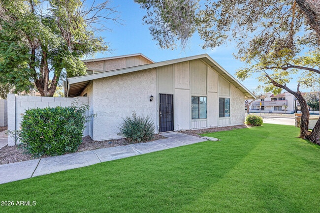 Building Photo - 1001 N Granite Reef Rd