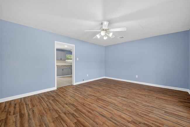 Building Photo - 5534 Thrush Dr